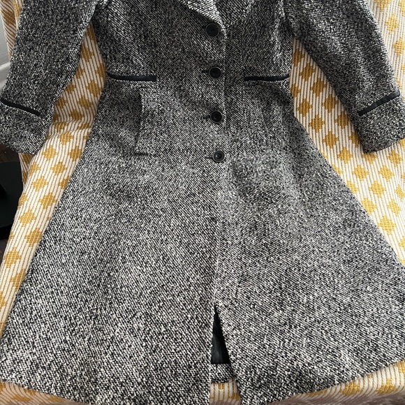 ZAREEN Wool Blend Long Coat with Oversized Lapel - Medium - Picture 4 of 7